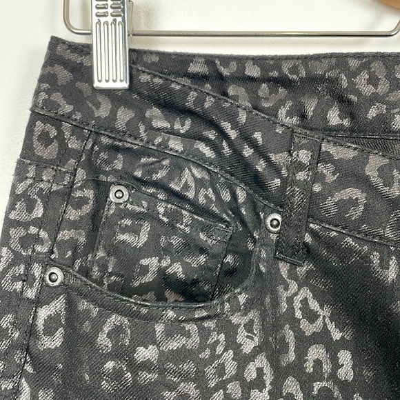 Nicole Miller Leopard Print Skinny Leg Jeans Women 4 Stretch 5 Pocket Black pant - Picture 4 of 10